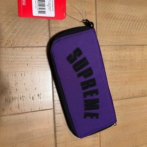 NWT NORTHFACE x Supreme wallet/organizer